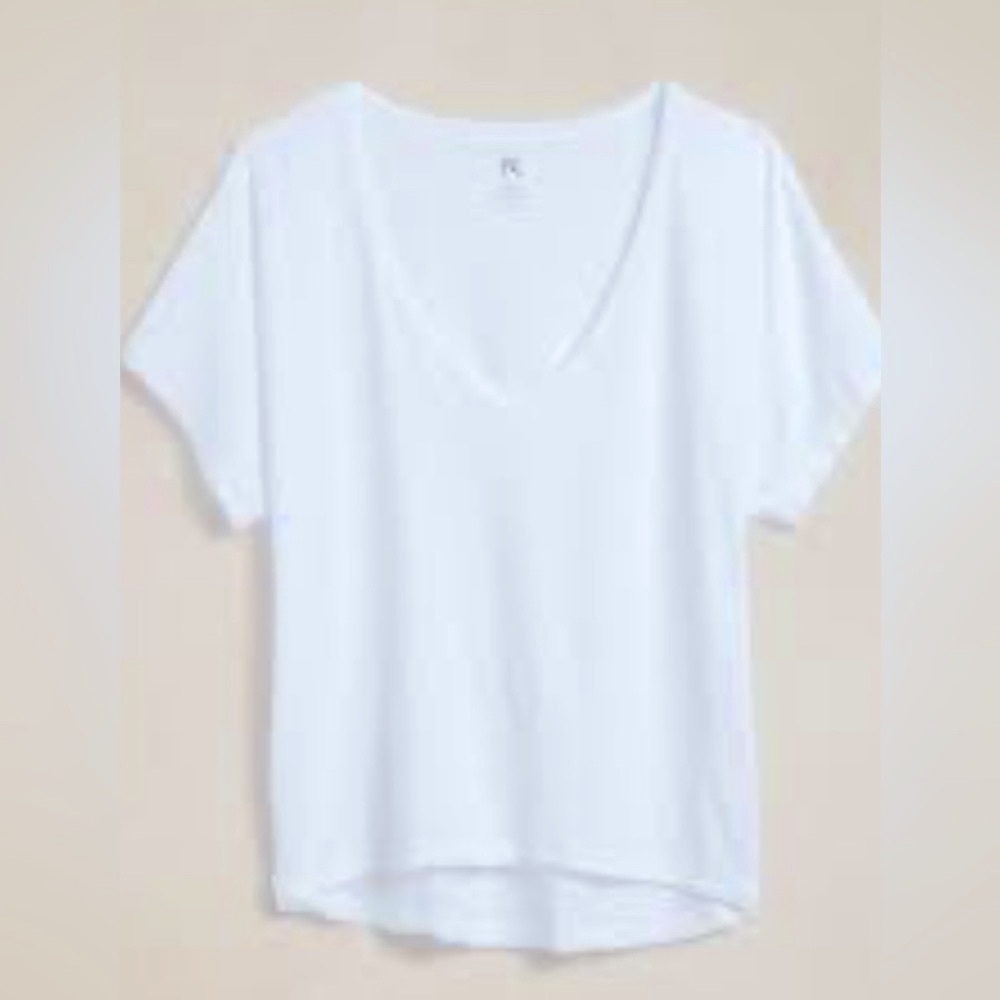 Coveted Banana Republic Petite SLUB V-NECK T-SHIRT!